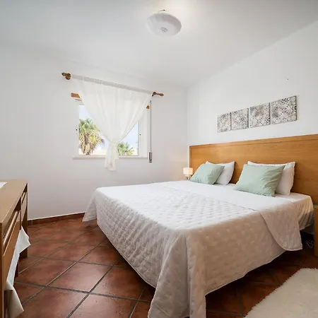 Palm Tree With Pool By Homing Lejlighed