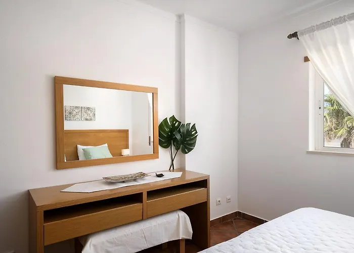 Palm Tree With Pool By Homing Lejlighed